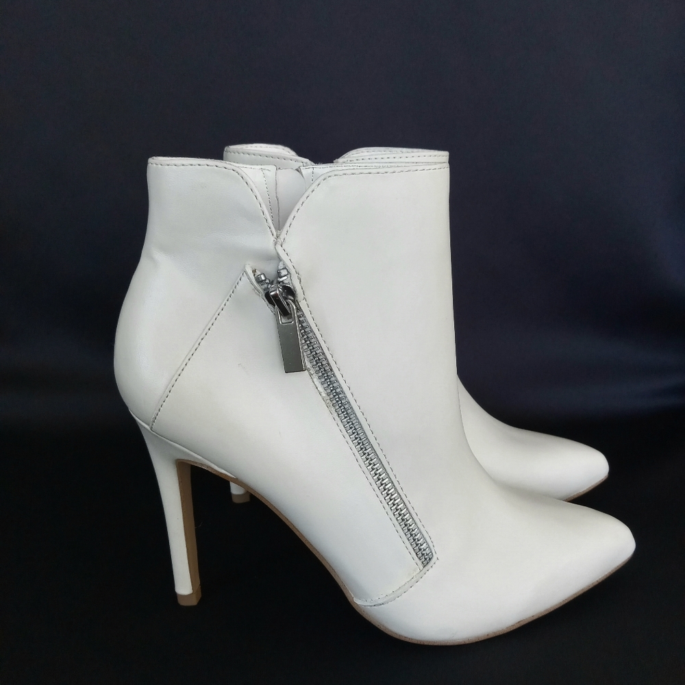 BCBGeneration "Huston" Ivory Stiletto Ankle Bootie Size 7 M